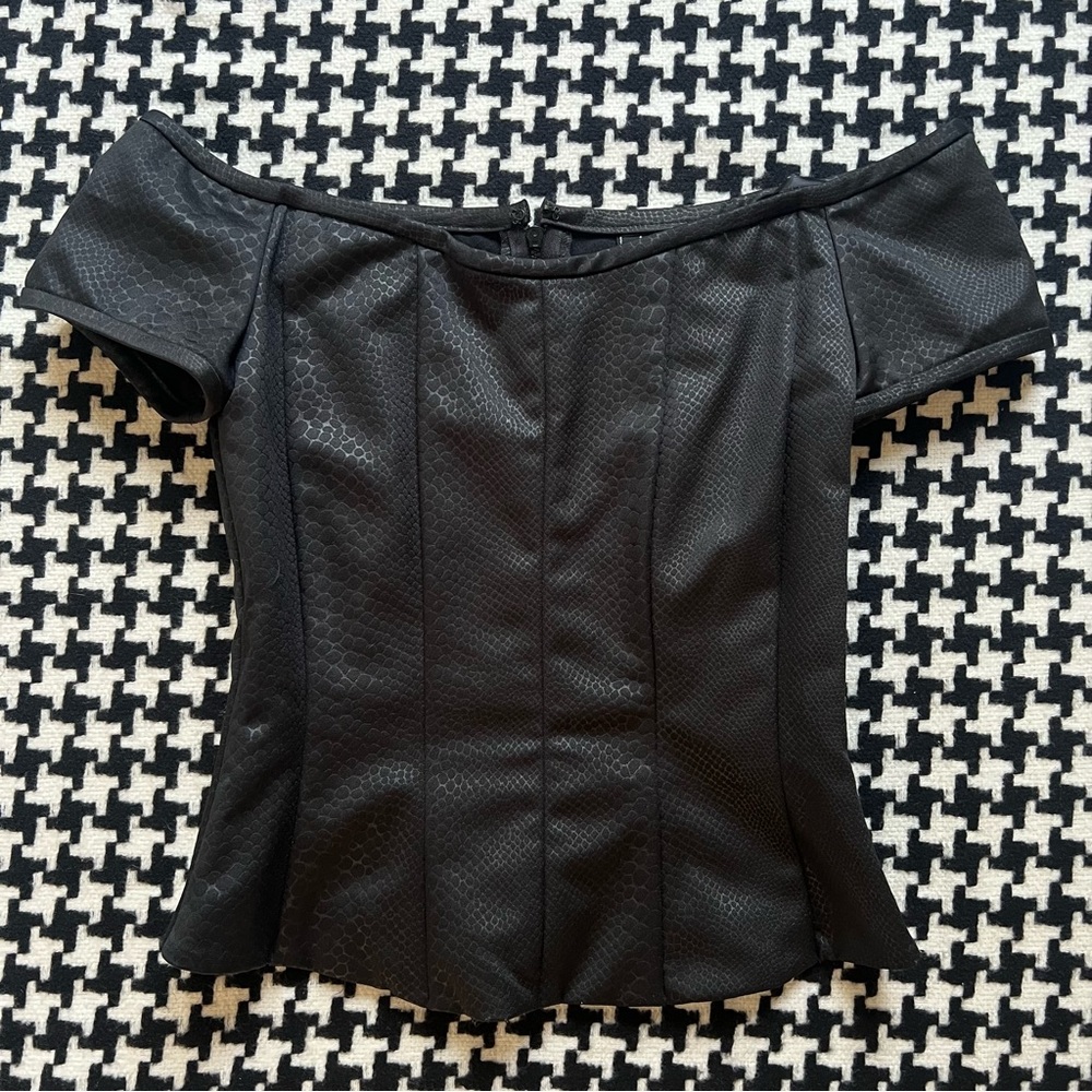 Vintage black off-shoulder corset top with snakeskin pattern. 90s 00s y2k. Small